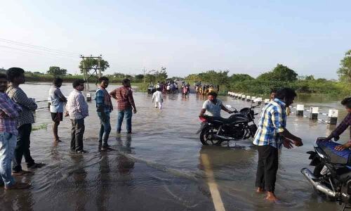 Road connection between Achempet-Taduvai cut off  in Guntur