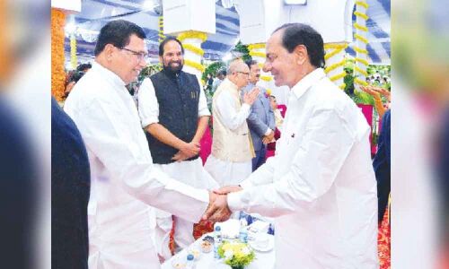 Jana Reddy, Revanth Reddy steal limelight at Governor ESL Narasimhans At Home