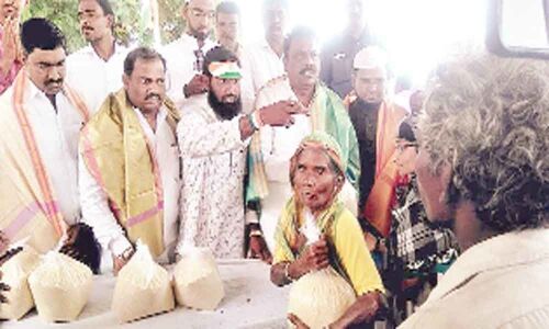 Differently abled get presents on Independence Day