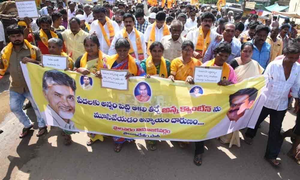Government starving 1.2 cr people by closing Anna Canteens: Umamaheswara Rao