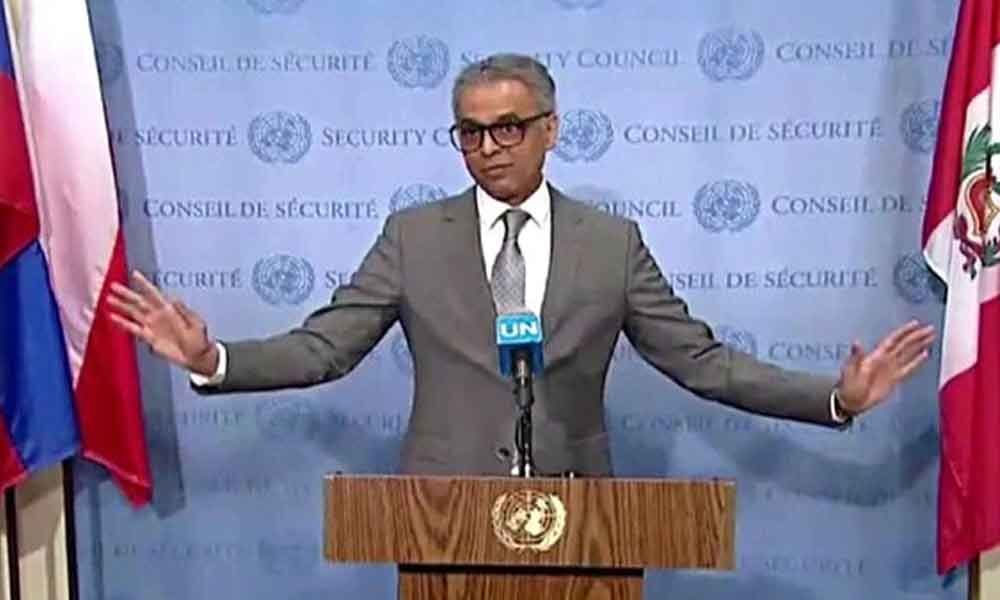 Indias UN envoy turns table on Pakistani scribe, extending hand of friendship