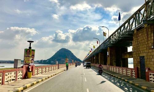 Traffic closed on Prakasam Barrage