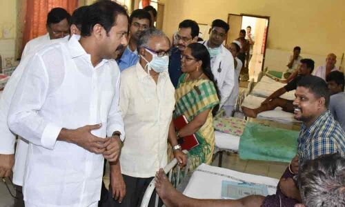 Health Minister inspects Eluru Government Hospital