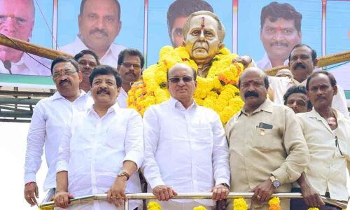 Tributes paid to Gowthu Lachhanna in Rajamahendravaram