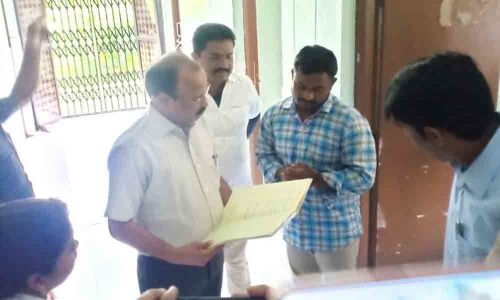 Memo issued to truant doctors and staff in Nizamabad