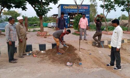 Shops encroaching roads demolished