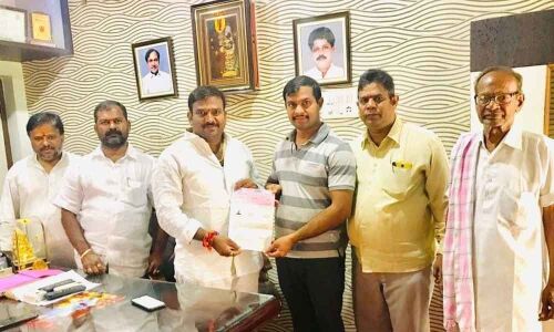 Corporator Satish Goud hands over CMRF cheque