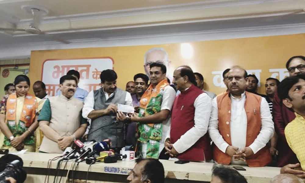 Rebel AAP leader Kapil Mishra joins BJP