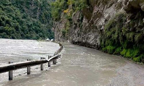HP: Rohtang-Manali road blocked after heavy rain