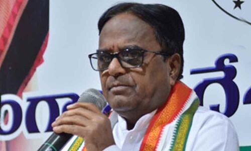 KCR not a native of Telangana, claims Ponnala