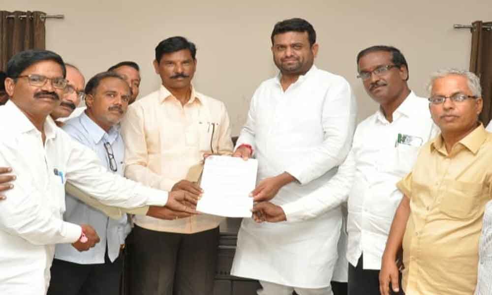 Headmasters take up issues with MLA Rohith Reddy