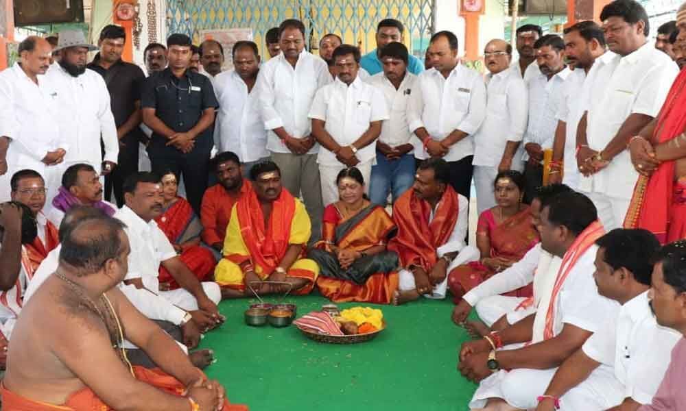 MLA offers spl prayers at Veerabhadra temple