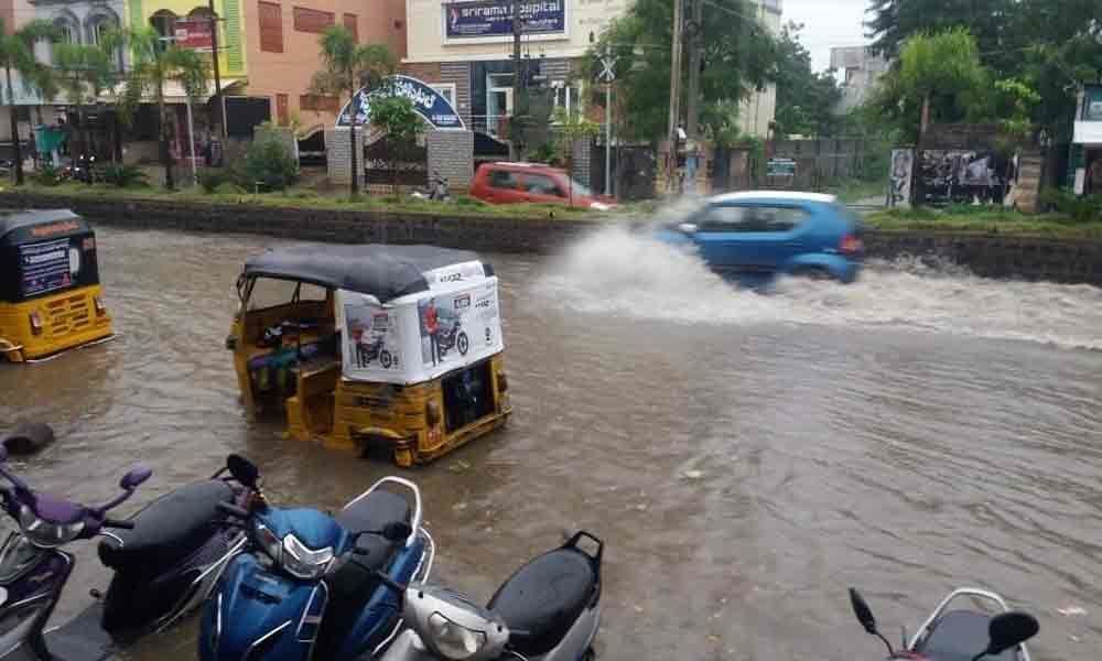 Rain throws life out of gear in Guntur city