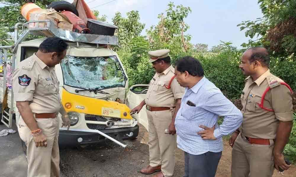 Three die as Tata Ace crashes into parked lorry