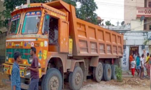Hyderabad: Tipper creates flutter in Rajendra Nagar