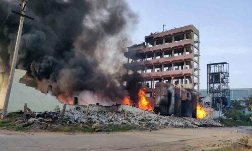 3 injured, 2 seriously, in major fire mishap