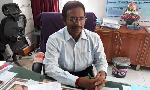 PR Government College principal gets best service award in Kakinada