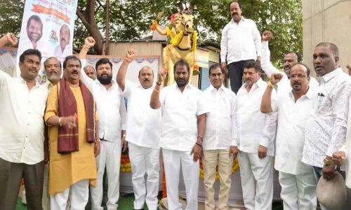Srinivas Goud pays rich tributes to Papanna