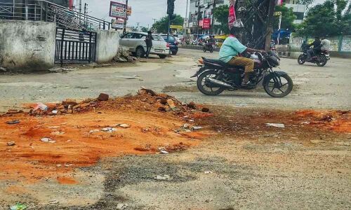 Complaints over bad roads, streetlights