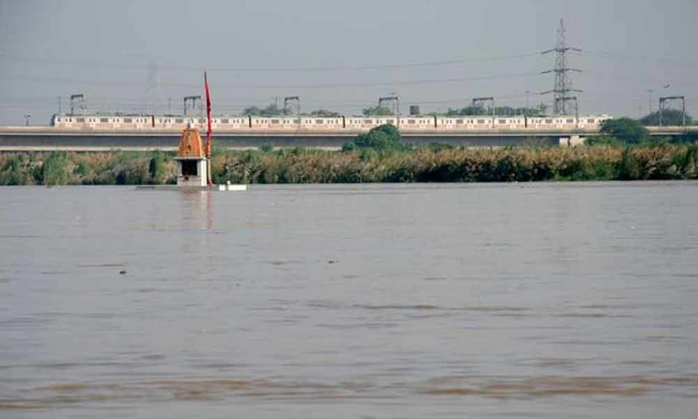 Yamuna crosses warning mark, flood alert in Delhi