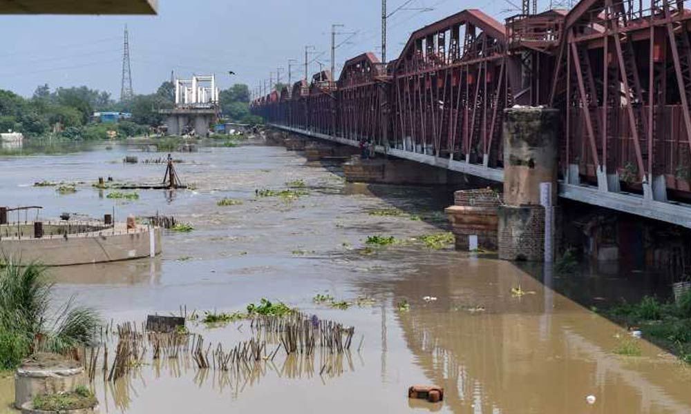 Yamuna to cross danger mark today, flood alert in Delhi