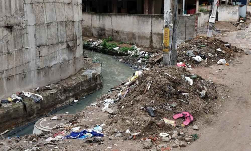 Open sewage emits foul smell; residents restive