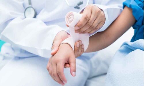 Teens hitting puberty late may lead to weaker bones