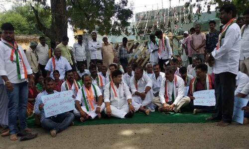 Congress protests over neglect of ryots