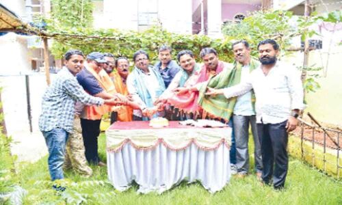 DSR Sena felicitates photo journalists
