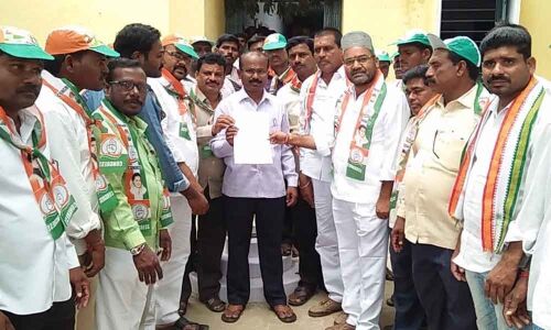 ZPTC submits memo on farmers issues