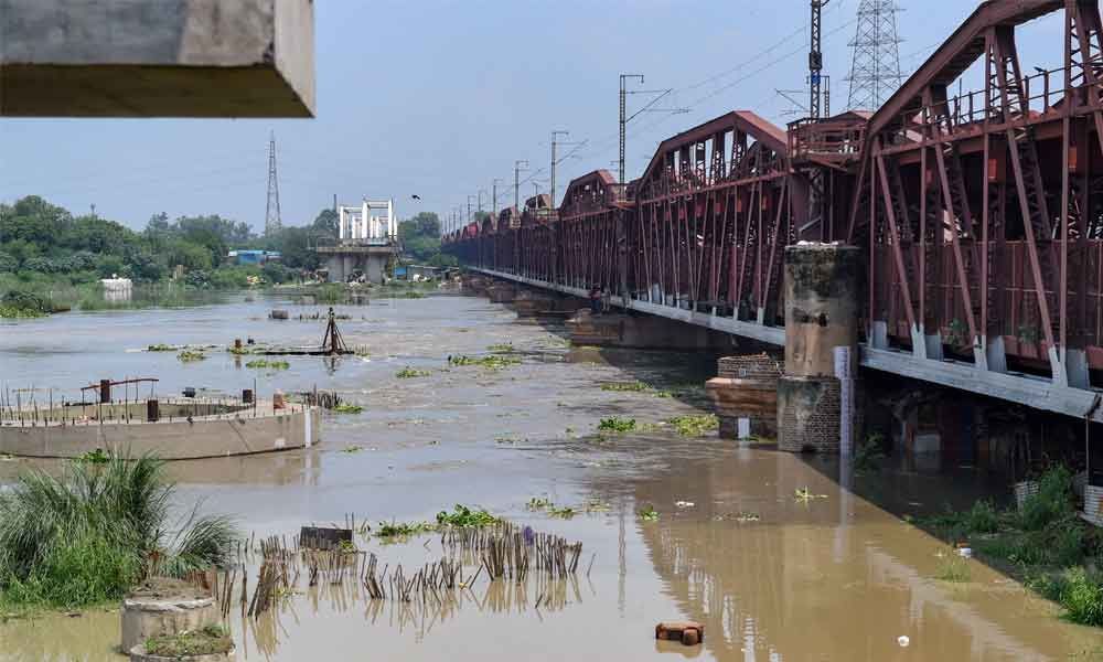 Delhi put on flood alert