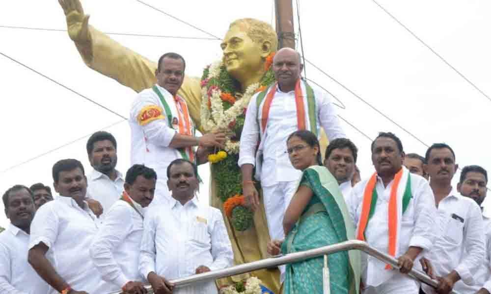 Show some love to irrigation projects in Nalgonda: Komati Sr to CM KCR