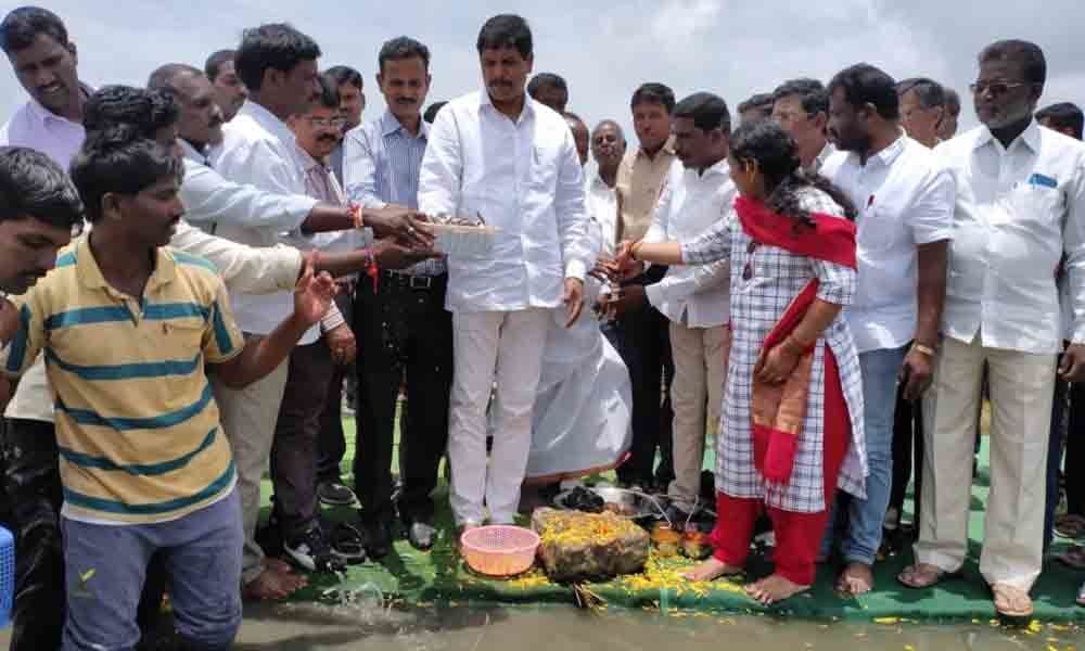 Government aims to increase fishermens income: MLA Surender