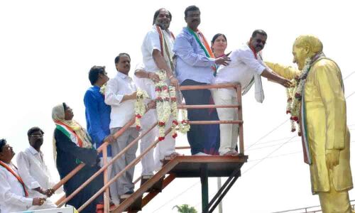 Congress pays tributes to Rajiv Gandhi in Hanamkonda