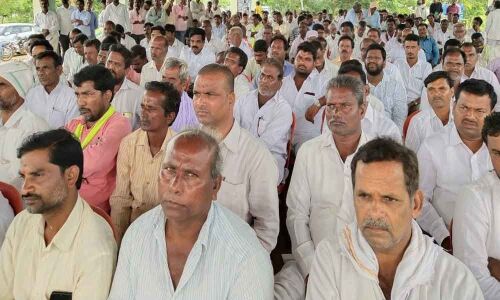 MLA Chanti Kranthi Kiran, Zilla Parishad chairman Manjusri Jaipal Reddy take part in green drive