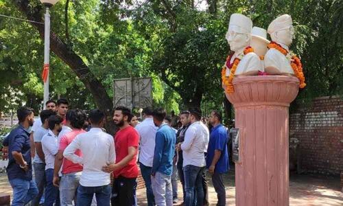 ABVP leaders install Savarkars statues in DUs campus