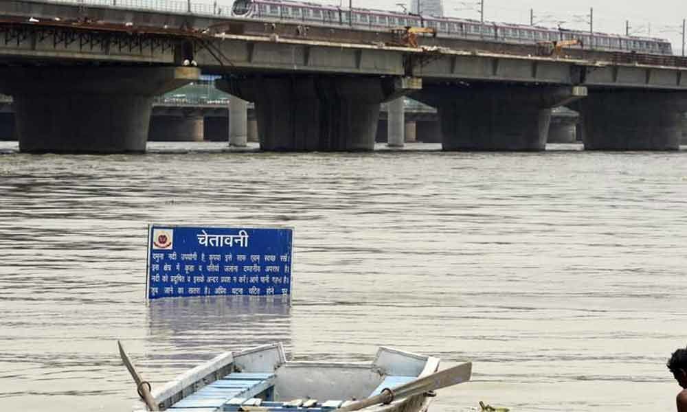 Yamuna river continues to flow over danger mark