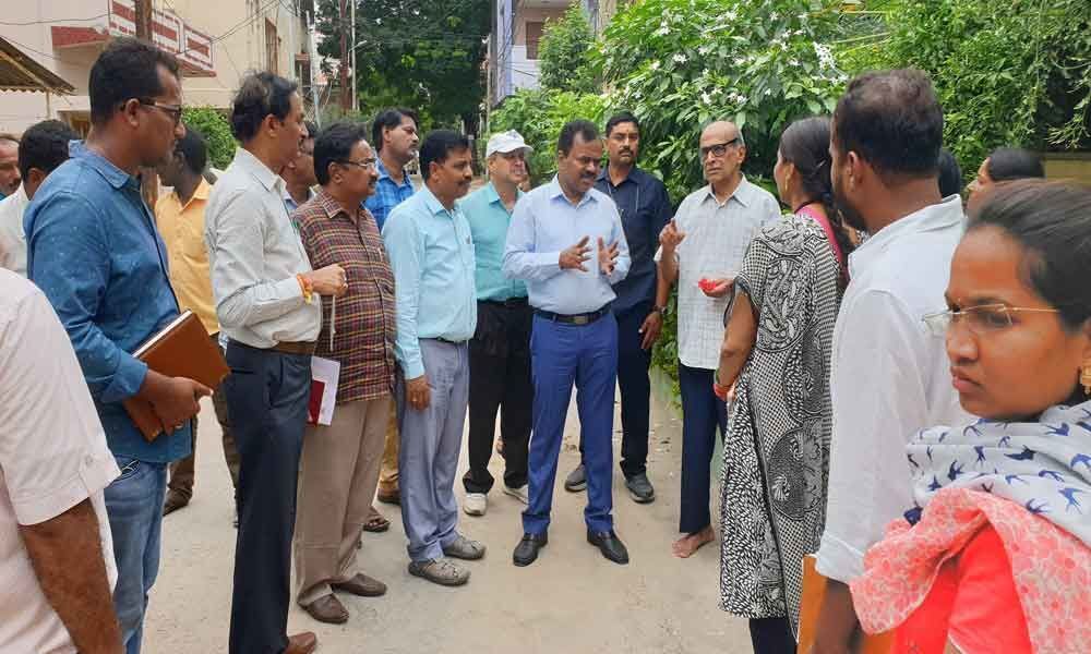 GHMC chief pays visit to Vani Nagar