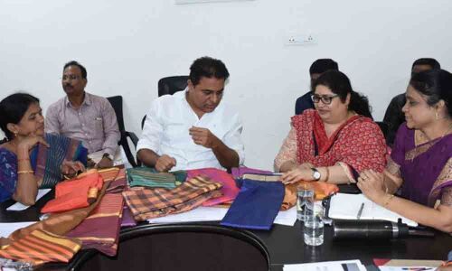 KTR reviews Group Workshed Scheme in Sircilla
