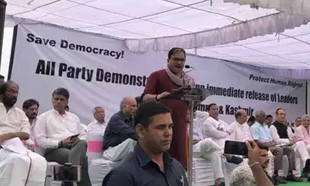 Oppn parties protest in Delhi, demand release of leaders detained in Jammu and Kashmir