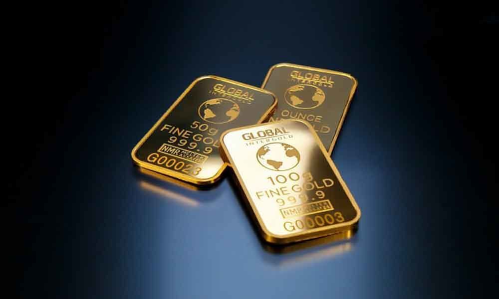 Gold on bull run, nears Rs 39,000