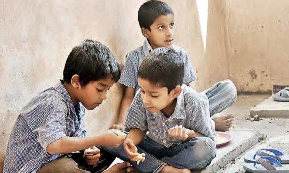 Namak-roti served as mid-day meal in Uttar Pradesh, two teachers suspended