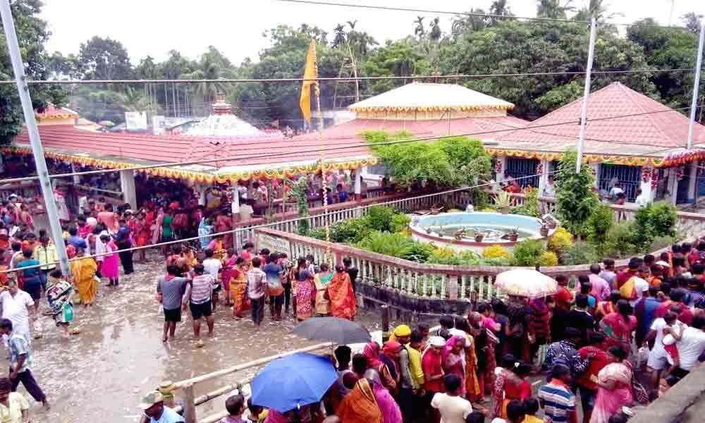 3 dead, over 60 injured in Bengal temple stampede