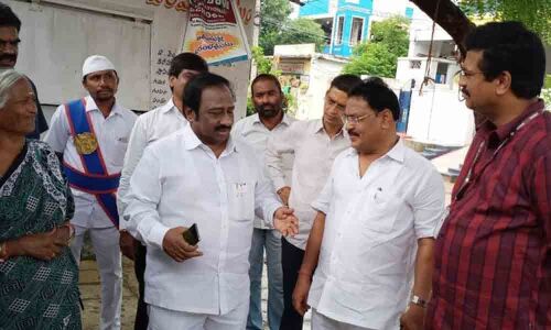 Mayor meets residents to know their problems in Warangal