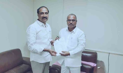 Supply sufficient urea to Jagtial: MLA Sanjay Kumar