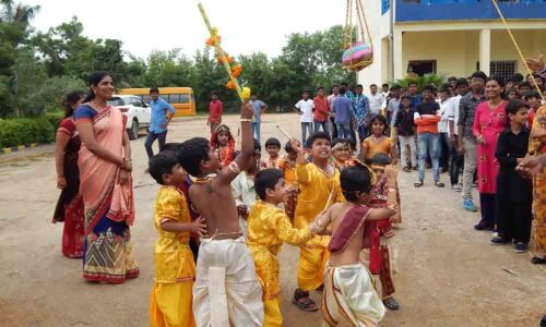 Bathukamma sarees reaches district