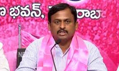 TRSV leader Srinivas Yadav demands apology from Bandi Sanjay