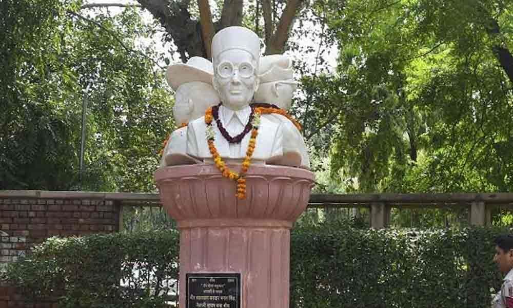 DUSU removes busts of Savarkar, others from campus