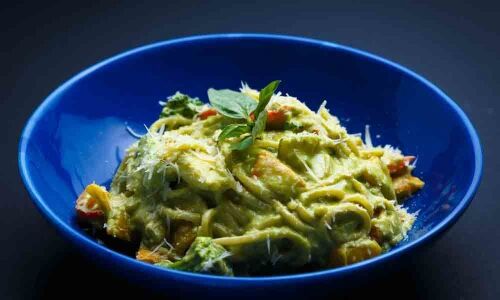 Spaghetti coriander pesto pasta