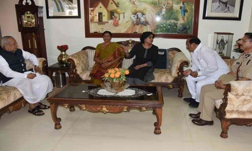Governor visits Vice-President residence